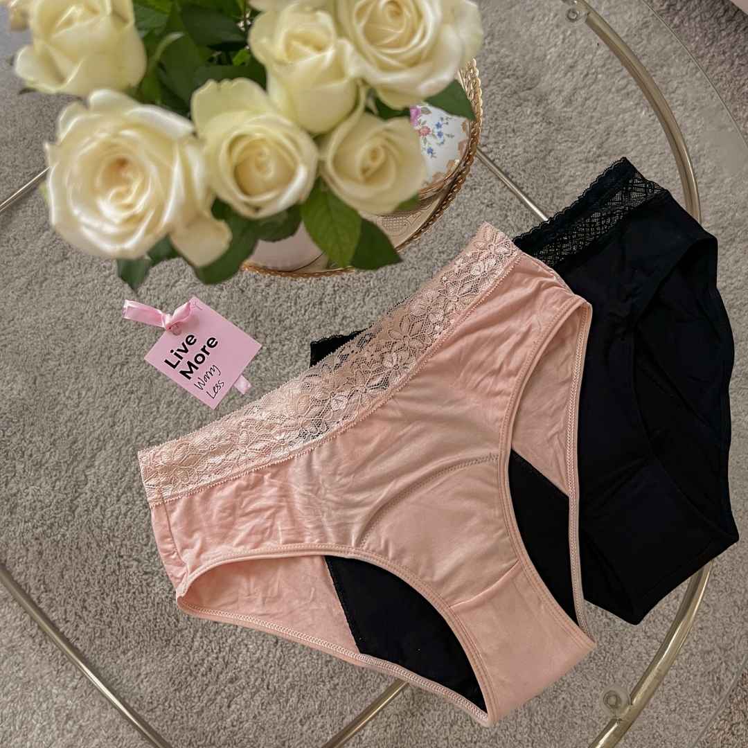 två menstrosor på ett bord